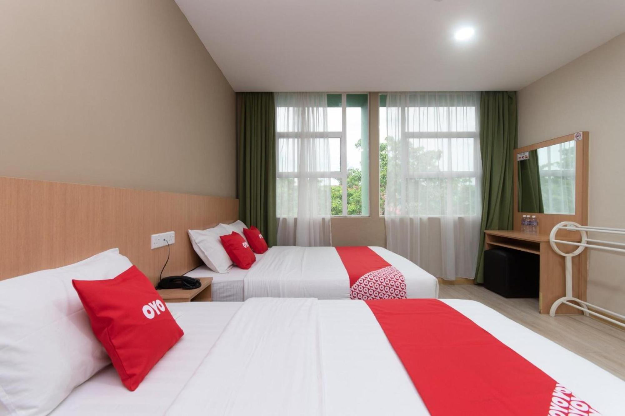 Capital O 89344 Labuan Avenue Hotel Exterior foto