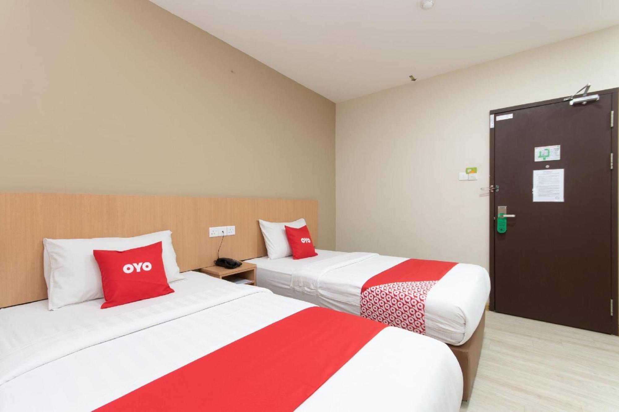 Capital O 89344 Labuan Avenue Hotel Exterior foto